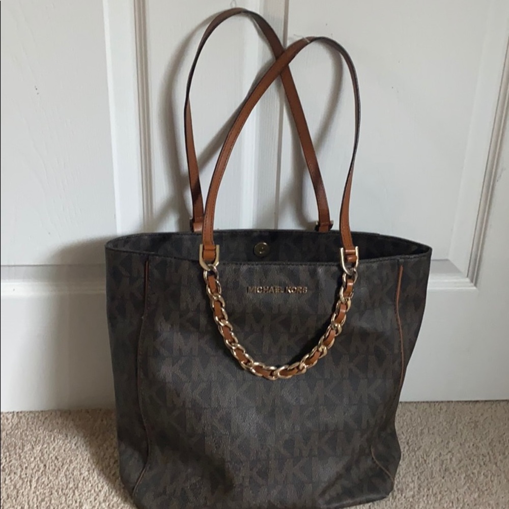 Michael kors shoulder bag.